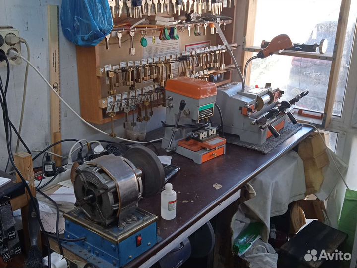 Мастер по ремонту обуви и изготовлению ключей