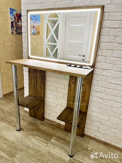 Гримерный стол с зеркалом и подсветкой