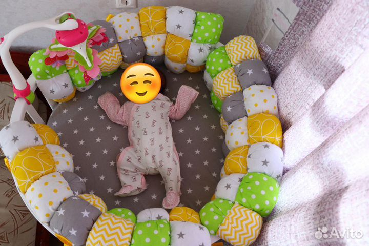 Бортики бомбон ручной работы в кроватку