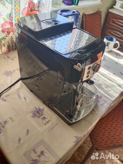 Кофемашина delonghi magnifica s