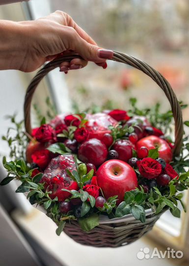 Корзина с фруктами
