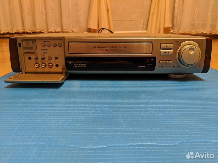 Видеомагнитофон S-VHS JVC HR-S9400E