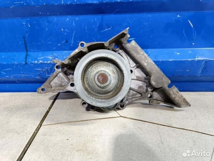 Помпа водяная Volkswagen Touareg 1 4.2 AXQ 2004