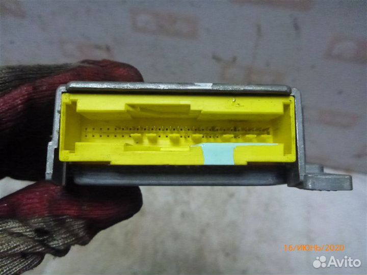 Блок управления подушками безопасности Mitsubishi