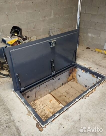 Люк в подвал напольный с амортизаторами 808*687