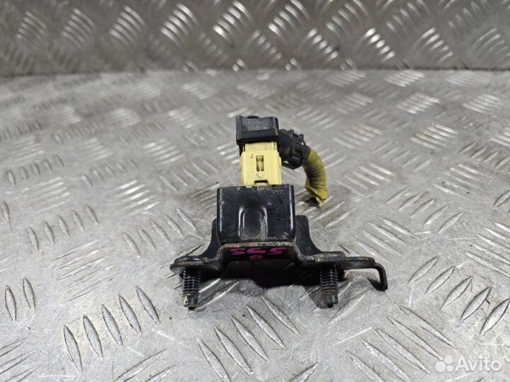 Датчик удара правый Subaru Forester SG