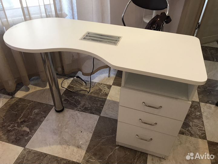 Маникюрный стол с вытяжкой бу