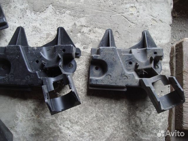 Пежо 308 кронштейн форсунки омывателя фар 07-11