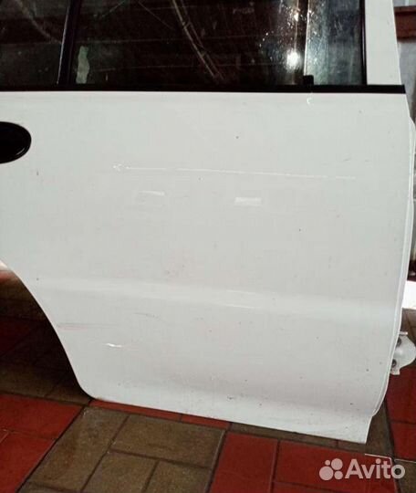 Mitsubishi libero задняя правая дверь