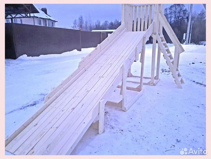 Зимняя горка деревянная ледянка