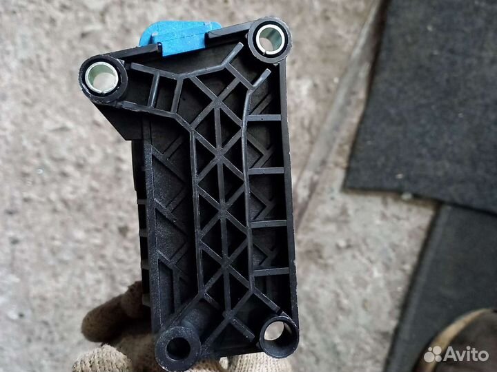 Электронная педаль газа Opel Corsa D 1.2 2010 год