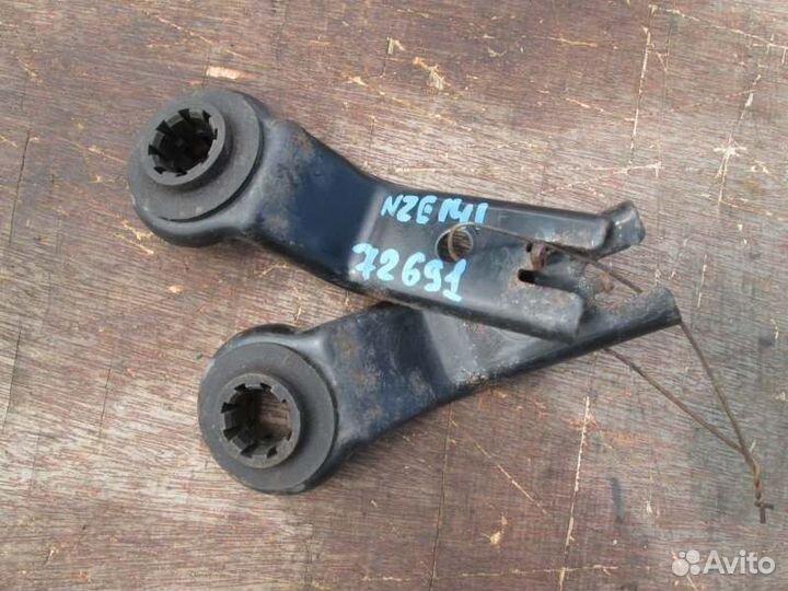 Крепление радиатора Toyota Corolla Fielder NZE141