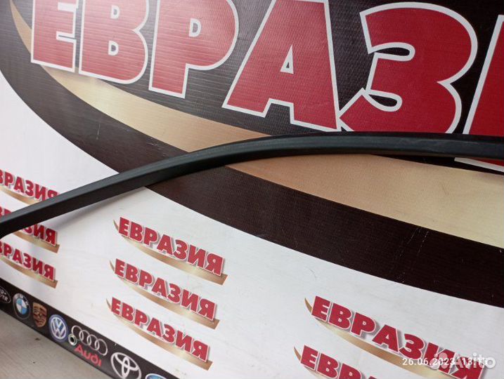 Накладка рамки двери передняя правая Lexus Rx350