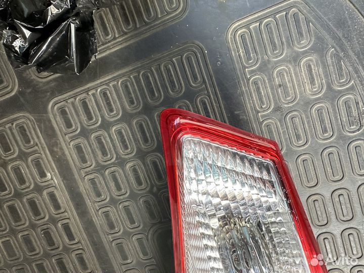 Фонар задний левый внутренний Rav4 2013