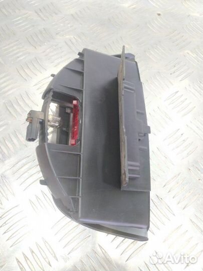 Фонарь задний (стоп сигнал) задний Renault Logan 2