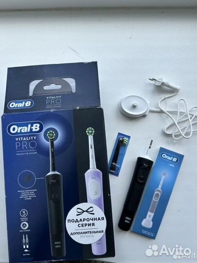Электрическая зубная щетка oral b новая