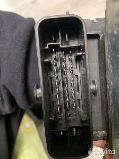 Центральный блок ABS skoda fabia2