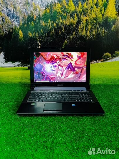 Огромный ноутбук Asus для игр и работы