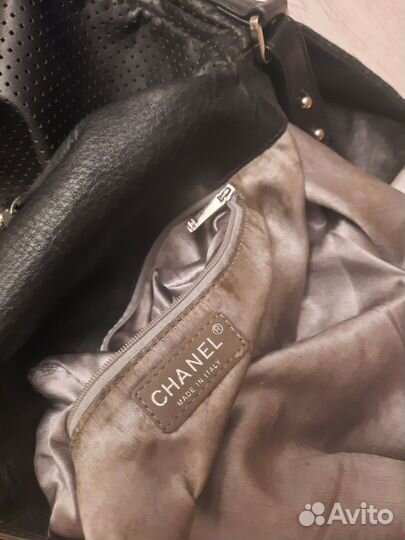 Вместительная кожаная сумка Chanel