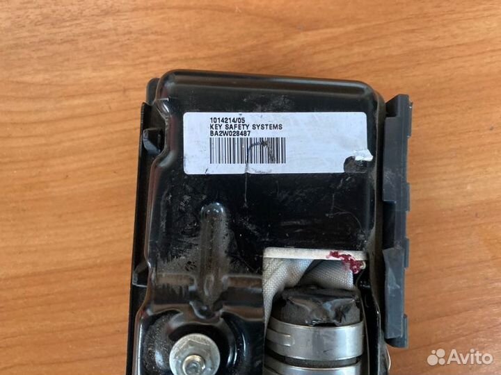 Коленная подушка безопасности Skoda Superb