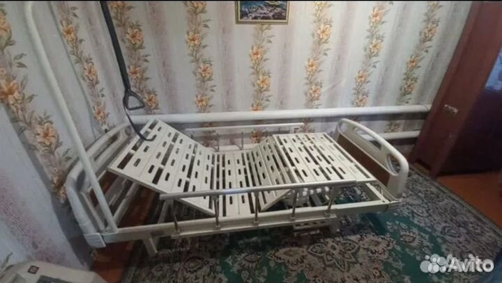 Медицинская кровать