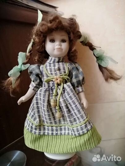 Кукла фарфоровая коллекционная