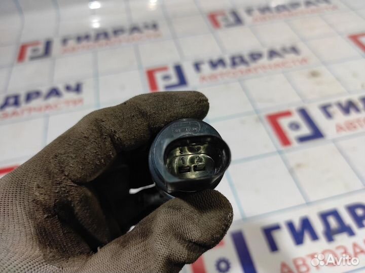 Насос омывателя лобового стекла Volkswagen Jetta