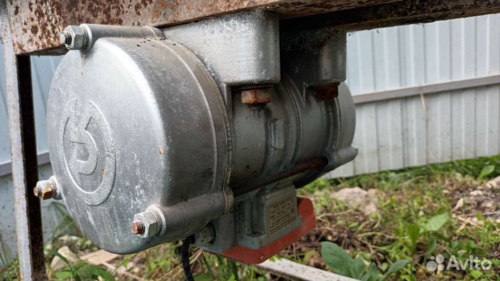 Вибраторы площадочный 220