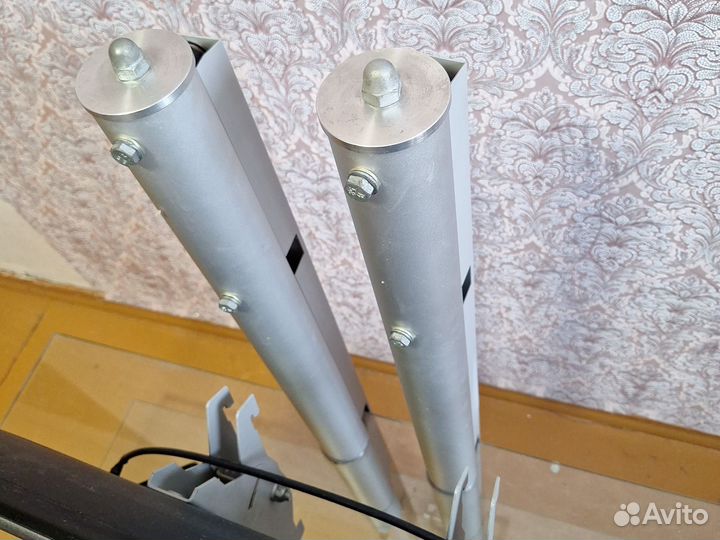 Стол стеклянный для телевизора