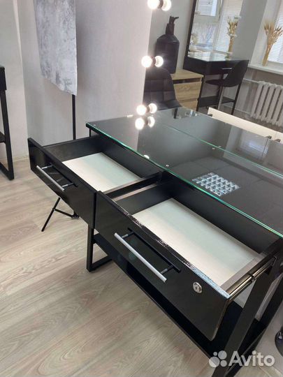 Туалетный стол с подсветкой