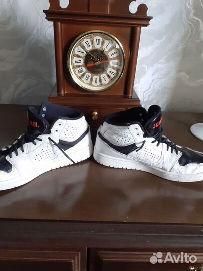 Кроссовки nike,натуральная кожа,отличные