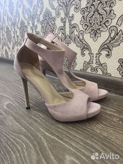 Босоножки новые