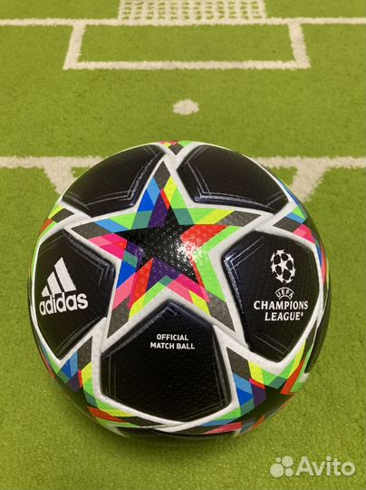 Футбольный мяч adidas лига чемпионов 2022