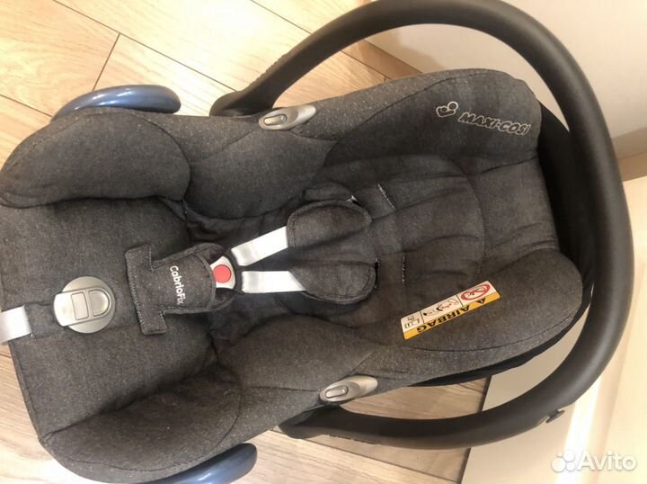 Автокресло Maxi-Cosi Cabrio Fix