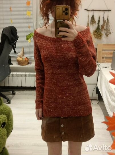 Свитер красный