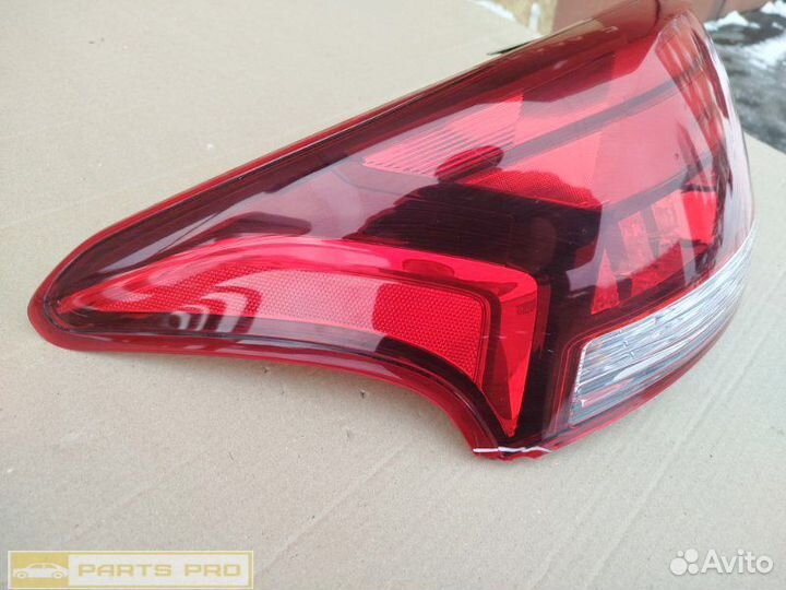 Фонарь левый в крыло Митсубиси Аутлендер 3