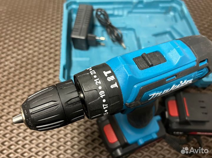 Шуруповерт makita 18v с набором