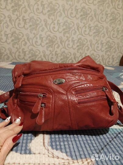 Красивая сумка можно носить рюкзаком