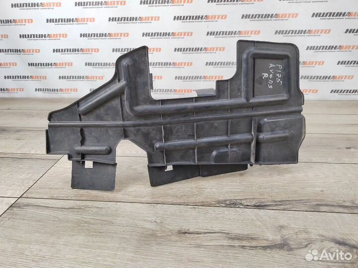 Дефлектор радиатора правый Toyota Avensis 2 1.8