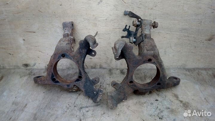 Кулак поворотный на Опель Астра Г Зафира А