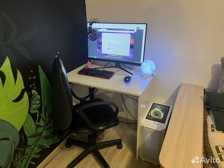 Компьютерный стол новый