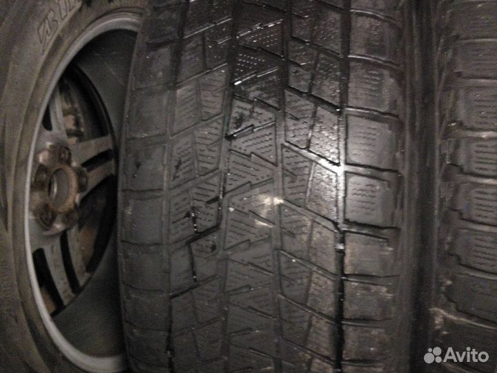 Bridgestone Blizzak DM-V1 275/55 R20