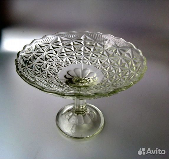 Ваза на ножке бесцветное стекло СССР