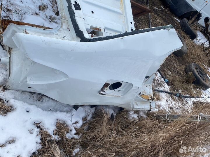 Задняя правая четверть renault logan 2