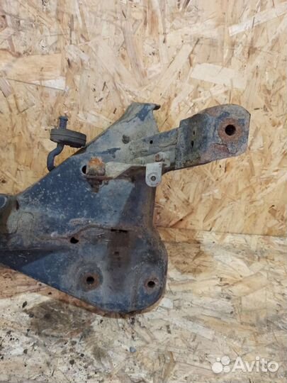 Подрамник Mitsubishi Carisma