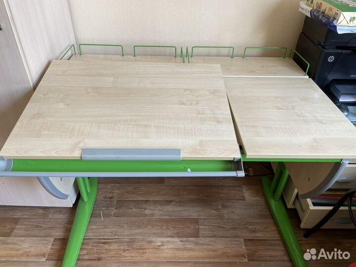 Детский письменный стол и стул