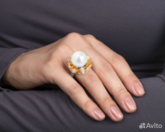 Золотое кольцо с жемчугом и цветными камнями