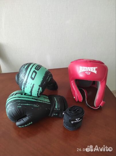 Боксерские перчатки 10oz + шлем