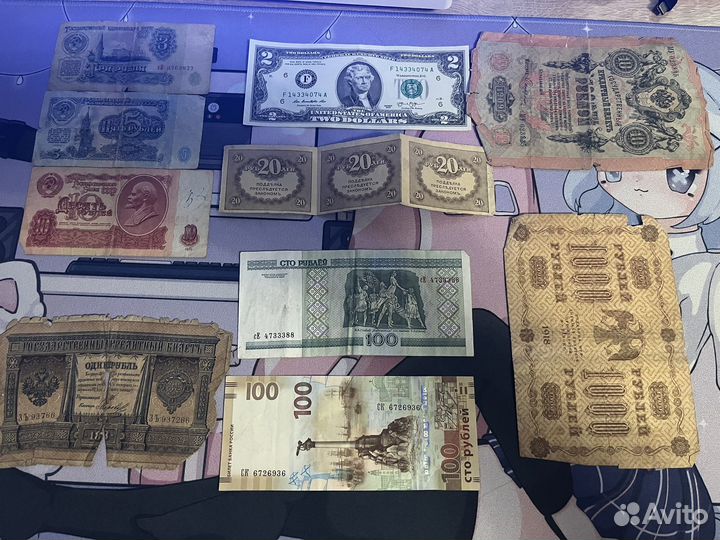 Коллекция монет и купюр