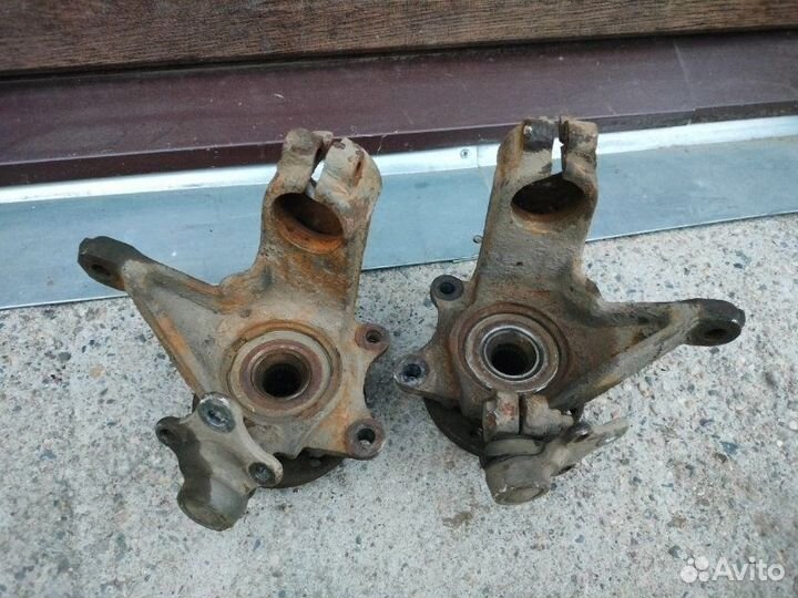 Кулак поворотный передний левый Peugeot Partner